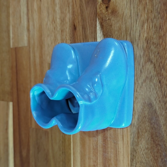 Vintage McCoy Pottery Blue Baby Shoes Bootie Planter Mid Century USA - Picture 2 of 5